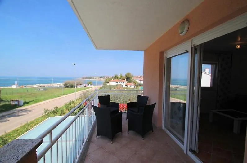 4 Star Apartments With Sea View In Zambratija بيت ضيافة