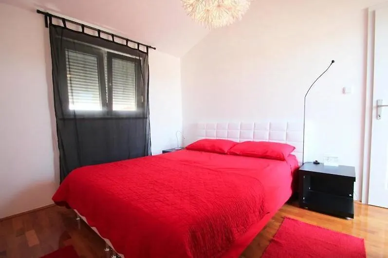 بيت ضيافة 4 Star Apartments With Sea View In Zambratija